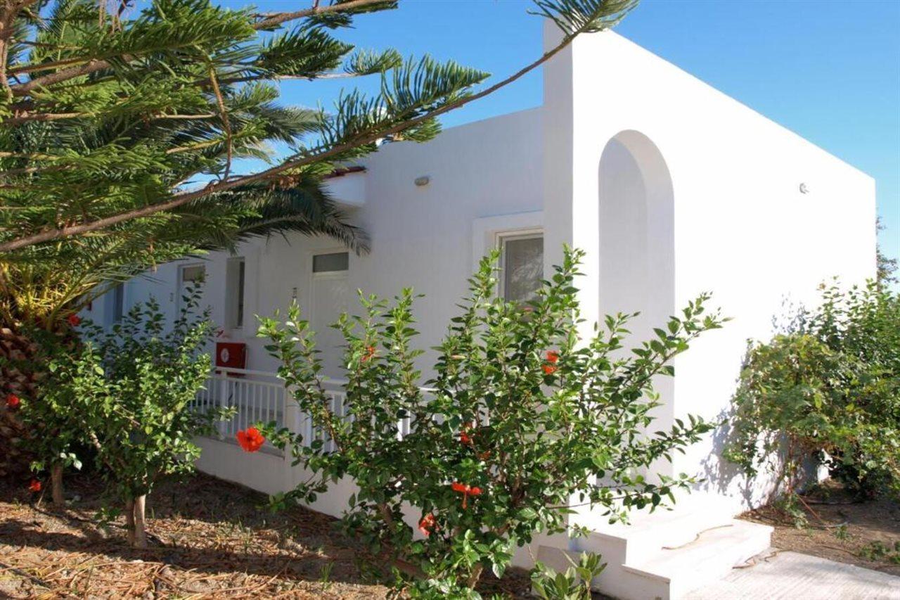 Eristos Beach Hotel Megalon Chorion  Exterior photo
